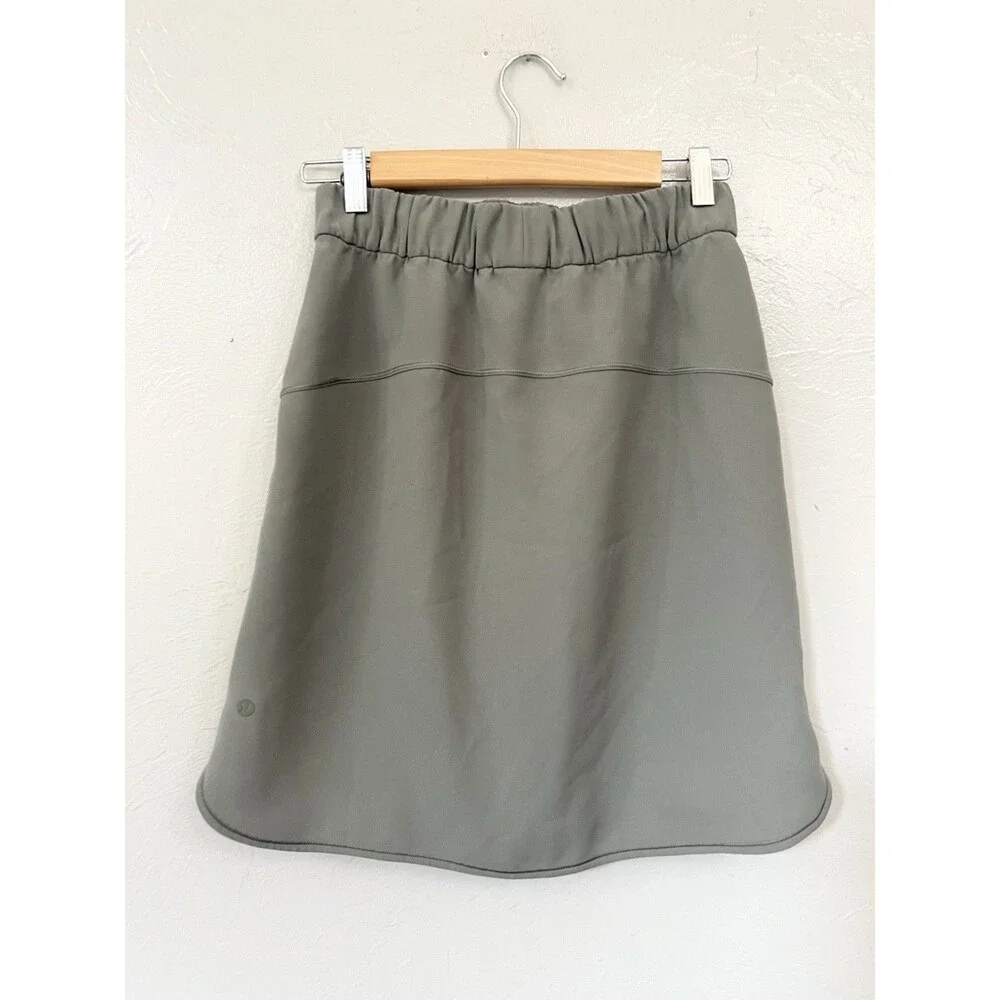 LULULEMON On The Fly Skirt Woven Size 6 Green Gray Sage GREEN Drawstring TRAVEL